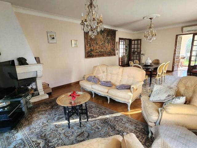 Maison 8 pièces 230 m²