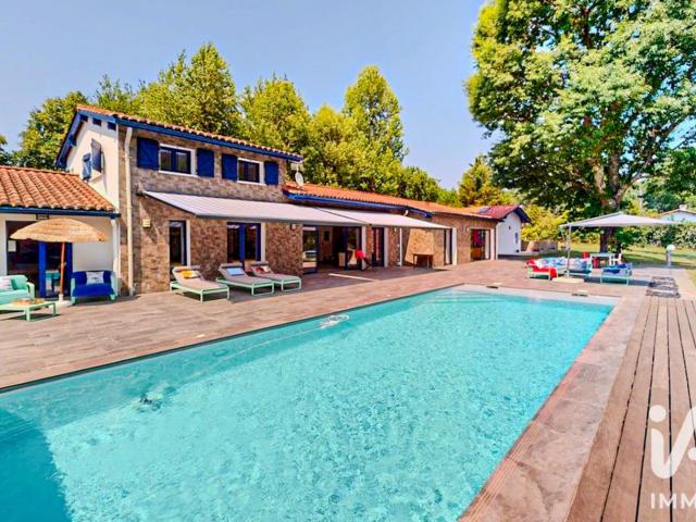 Maison 8 pièces 230 m²