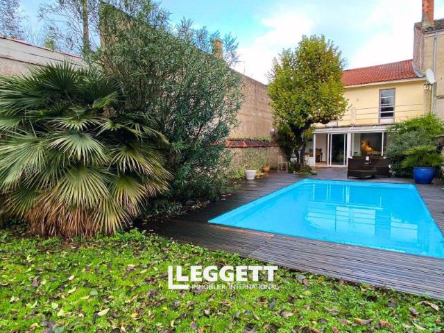 Maison 8 pièces 230 m²