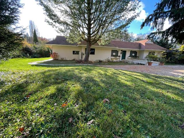 Maison 8 pièces 230 m²