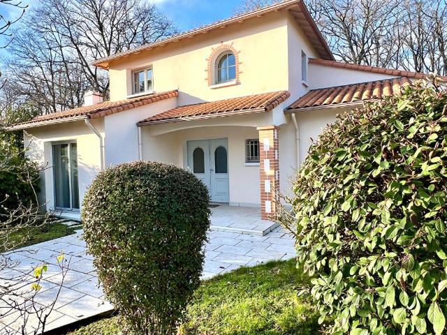 Maison 8 pièces 230 m²
