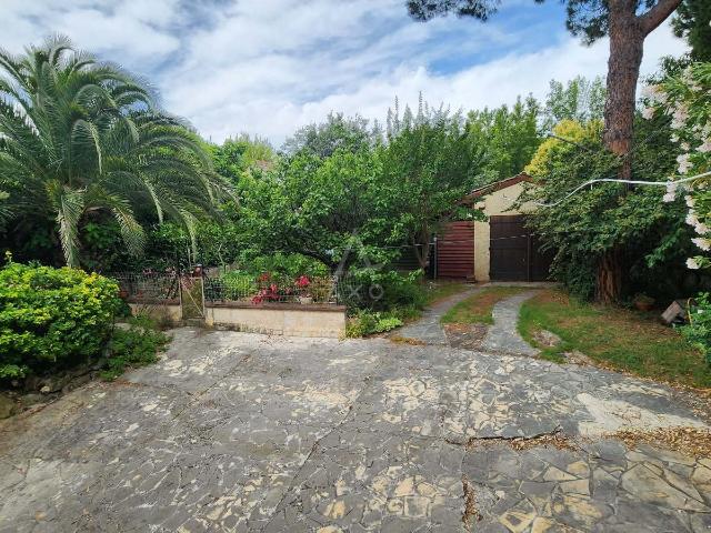 Maison 8 pièces 230 m²