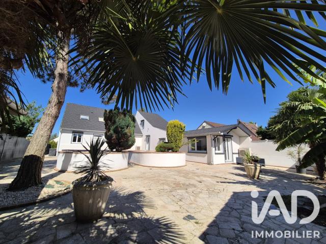 Maison 8 pièces 230 m²