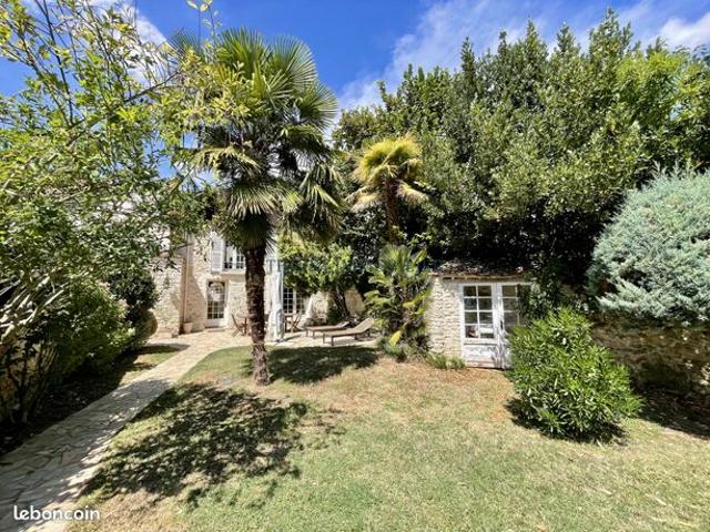 Maison 8 pièces 230 m²