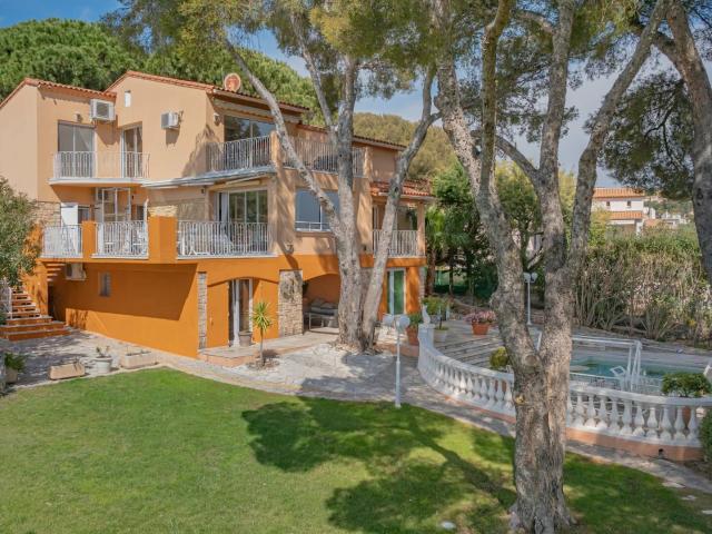 Maison 8 pièces 230 m²