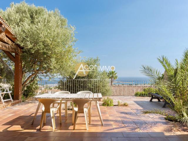 Maison 8 pièces 230 m²