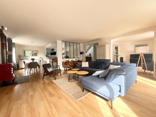 Maison 8 pièces 230 m²