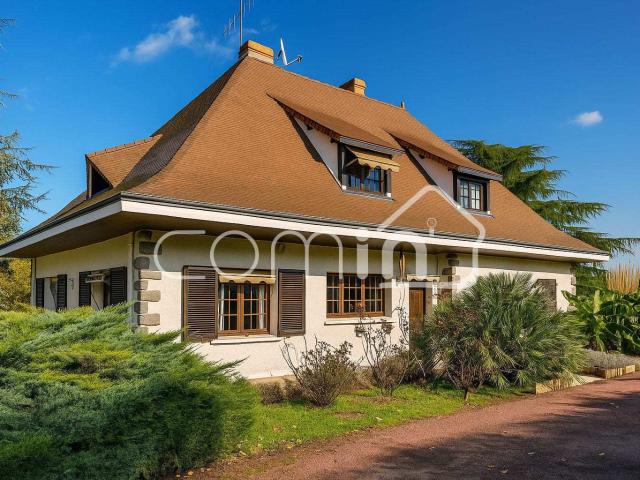 Maison 8 pièces 230 m²