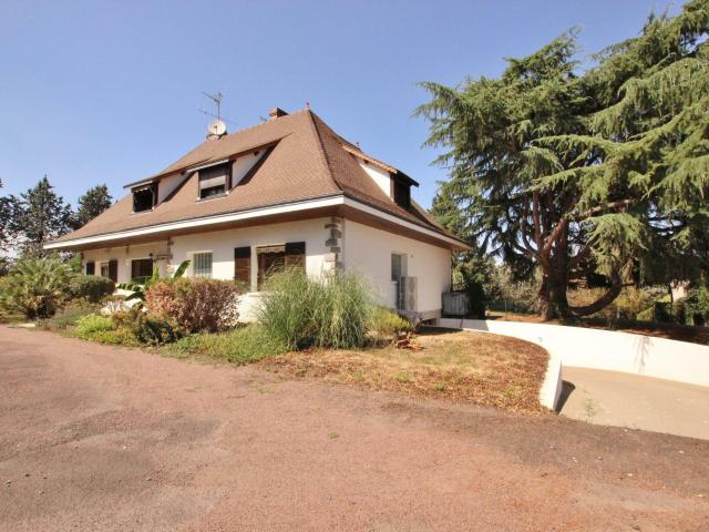 Maison 8 pièces 230 m²