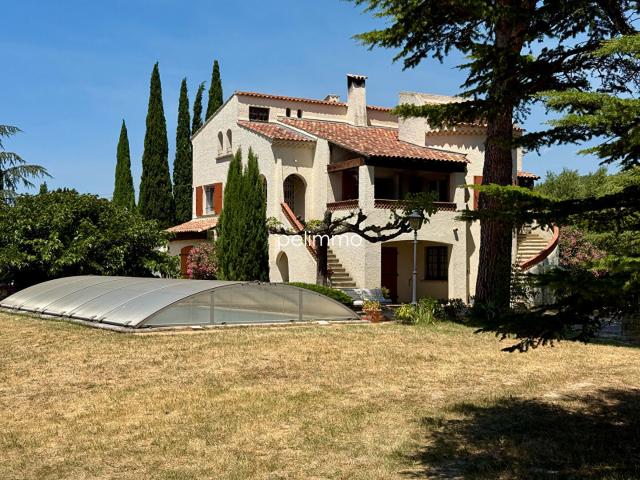 Maison 8 pièces 230 m²