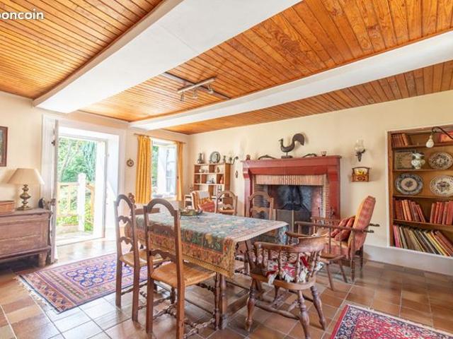 Maison 8 pièces 230 m²
