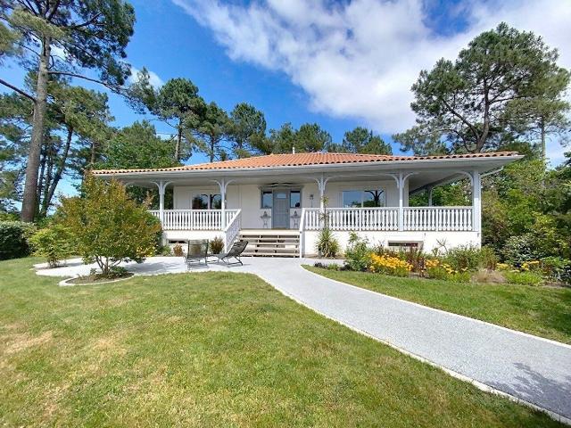 Maison 8 pièces 230 m²