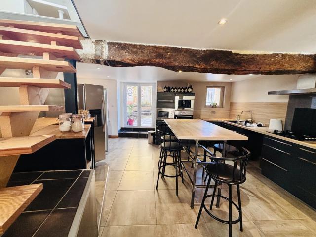 Maison 8 pièces 231 m²