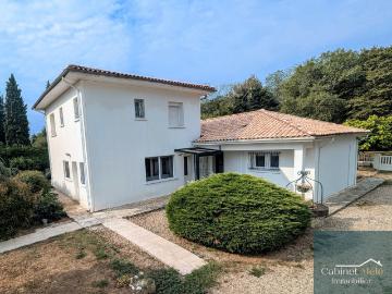 Maison 8 pièces 231 m²