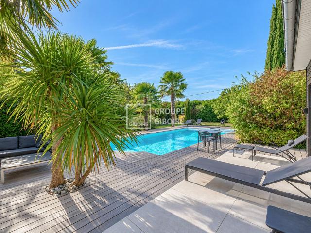 Maison 8 pièces 231 m²