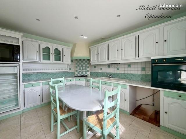Maison 8 pièces 231 m²