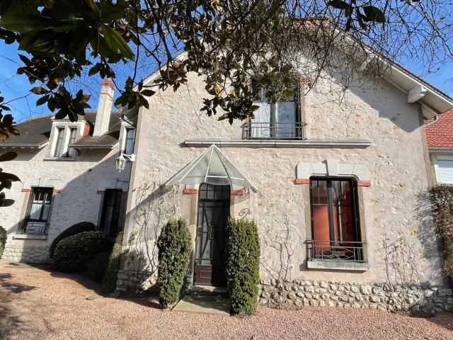 Maison 8 pièces 232 m²