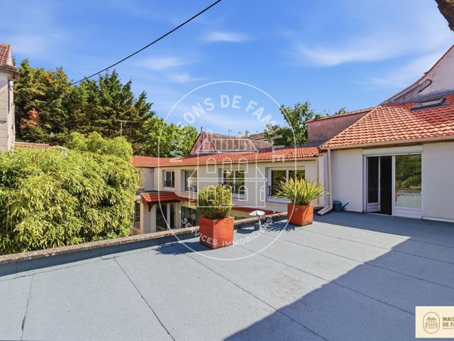 Maison 8 pièces 232 m²
