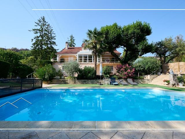 Maison 8 pièces 232 m²