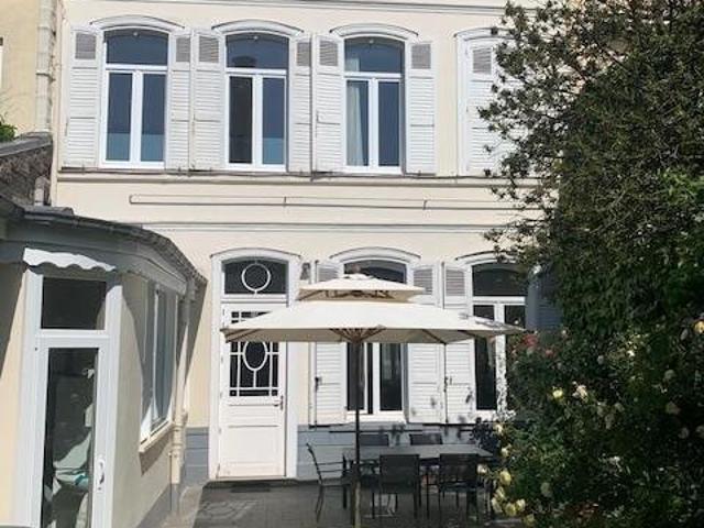 Maison 8 pièces 232 m²