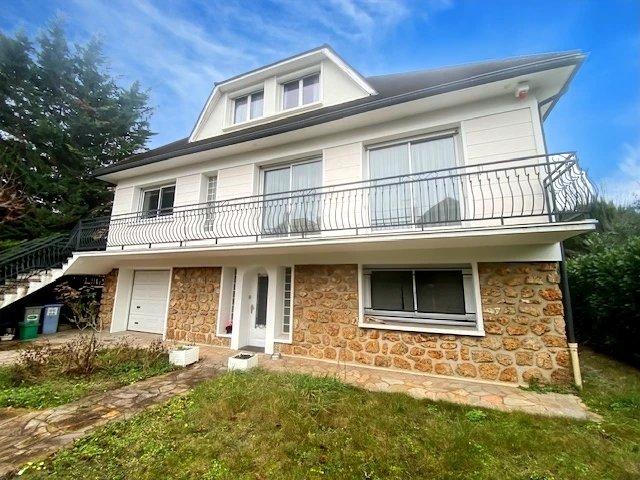Maison 8 pièces 232 m²