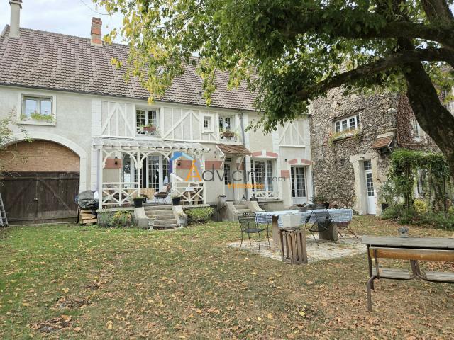 Maison 8 pièces 233 m²