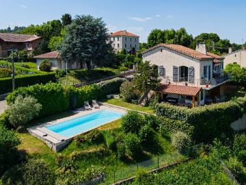 Maison 8 pièces 233 m²