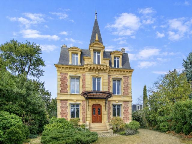 Maison 8 pièces 233 m²