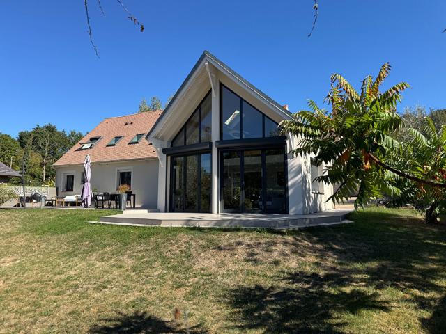 Maison 8 pièces 233 m²