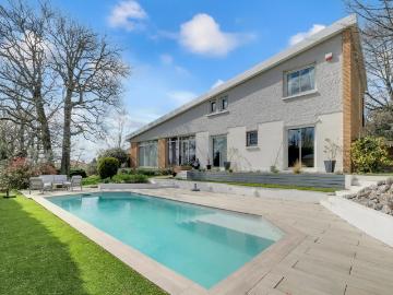 Maison 8 pièces 233 m²