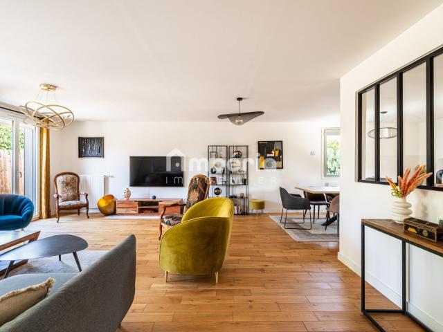 Maison 8 pièces 233 m²
