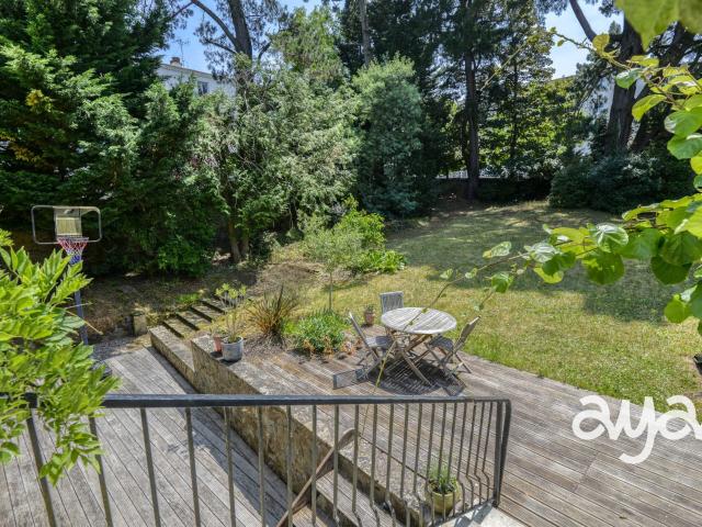 Maison 8 pièces 233 m²