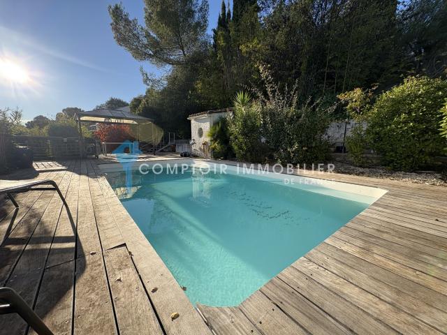 Maison 8 pièces 233 m²