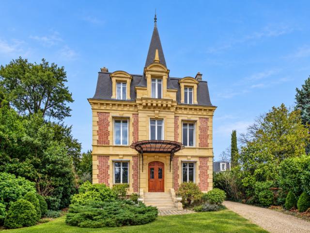 Maison 8 pièces 233 m²