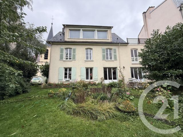 Maison 8 pièces 233 m²