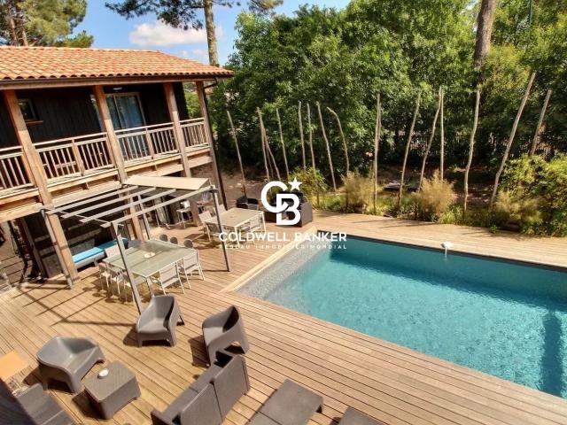 Maison 8 pièces 233 m²