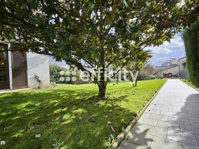 Maison 8 pièces 233 m²