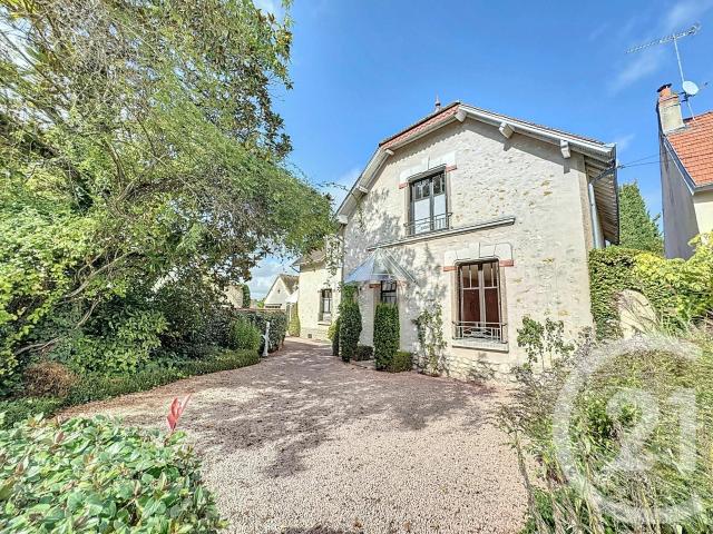 Maison 8 pièces 244 m²