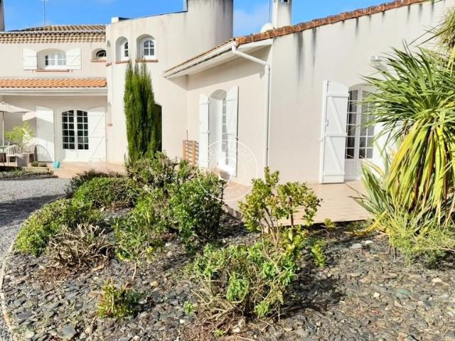 Maison 8 pièces 244 m²