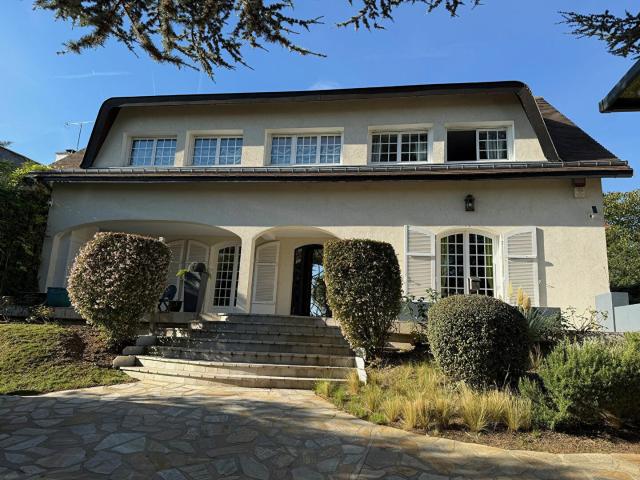 Maison 8 pièces 244 m²