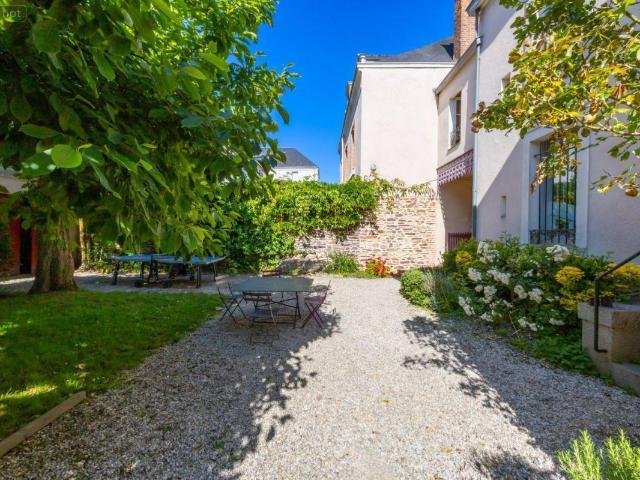 Maison 8 pièces 244 m²