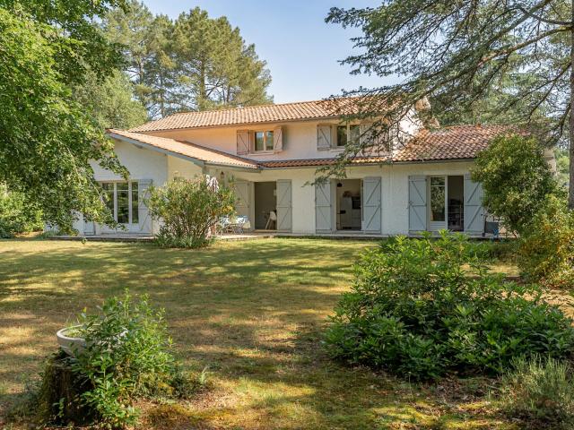 Maison 8 pièces 244 m²