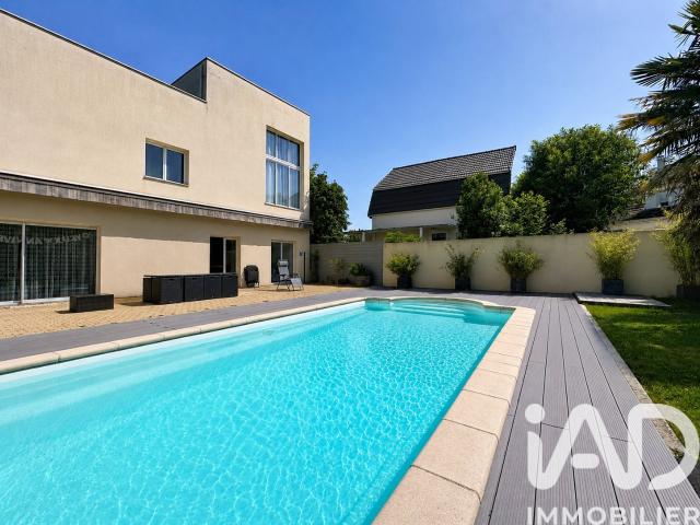 Maison 8 pièces 245 m²
