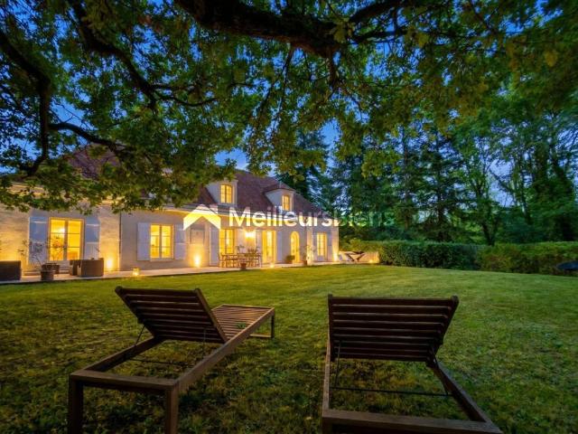 Maison 8 pièces 245 m²