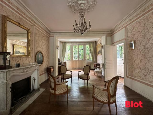 Maison 8 pièces 245 m²