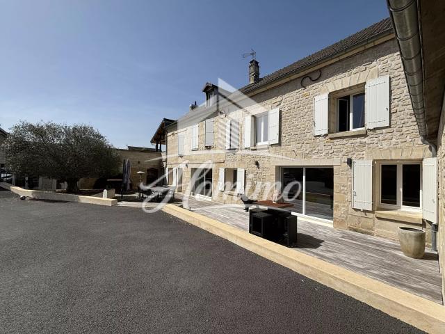 Maison 8 pièces 245 m²