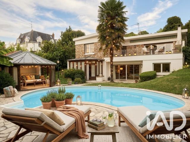 Maison 8 pièces 245 m²
