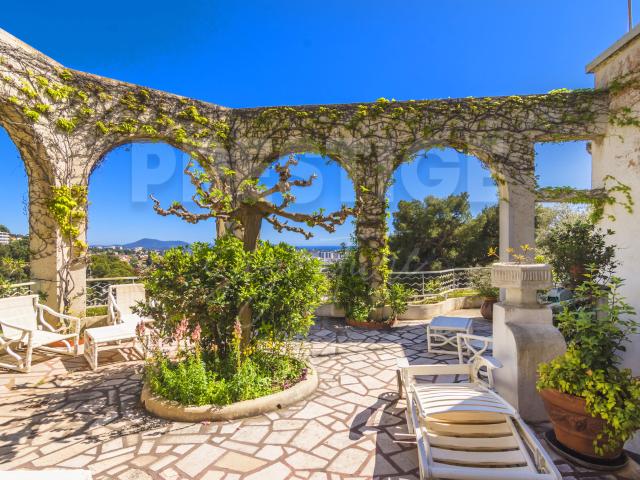 Maison 8 pièces 245 m²