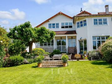 Maison 8 pièces 245 m²