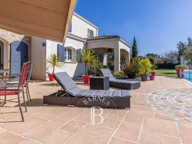 Maison 8 pièces 245 m²
